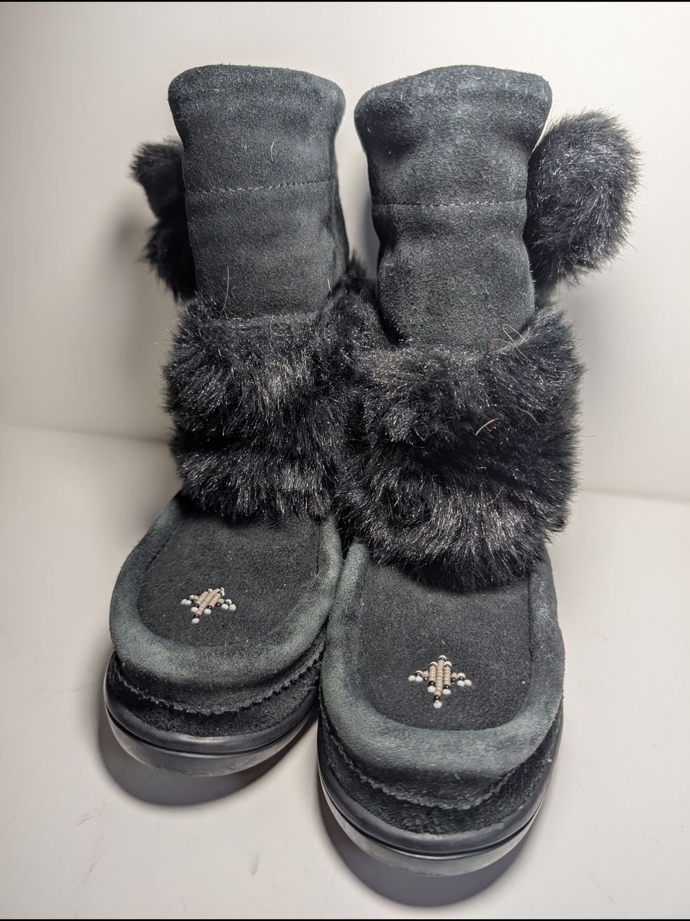 Manitobah Youth Mukluks Size 3 Black Faux-Fur Trim Suede Winter Boots